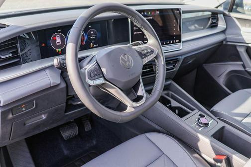 2025 Volkswagen Tiguan 2.0T SE