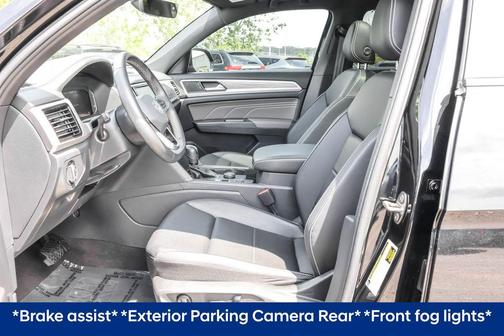 Deep Black Pearl Effect 2023 Volkswagen Atlas Cross Sport 3.6L V6 SE w/Technology