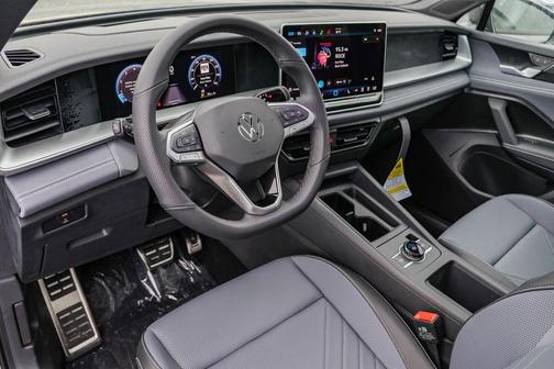 2025 Volkswagen Tiguan 2.0T SE R-Line Black