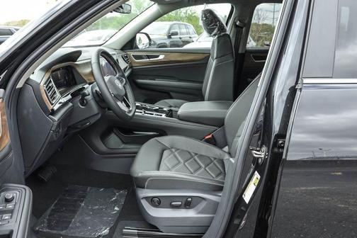 2025 Volkswagen Atlas 2.0T SE