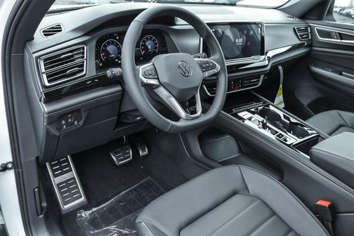 2025 Volkswagen Atlas Cross Sport 2.0T SEL R-Line Black
