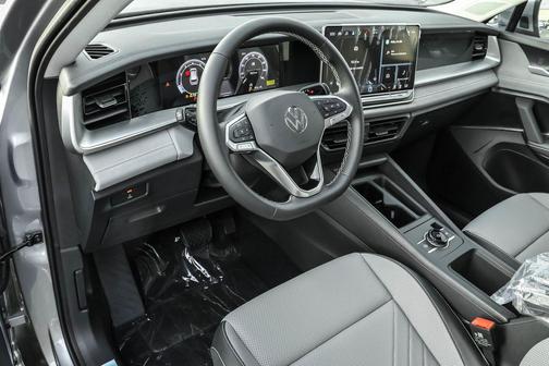 2025 Volkswagen Tiguan 2.0T SE