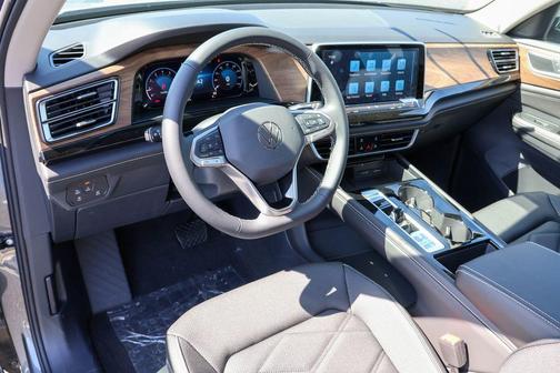 2025 Volkswagen Atlas 2.0T SE