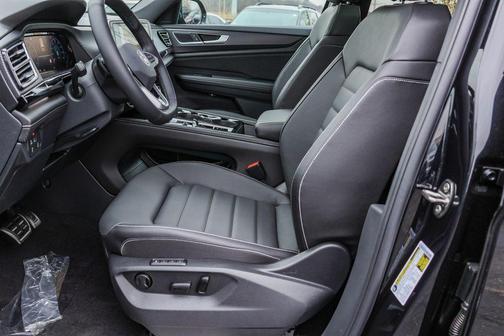 2026 Volkswagen Atlas Cross Sport 2.0T SEL R-Line Black