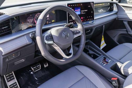 2025 Volkswagen Tiguan 2.0T SE R-Line Black