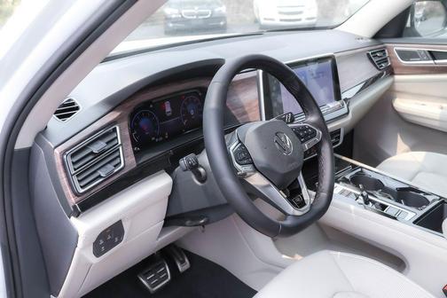 2025 Volkswagen Atlas 2.0T SEL Premium R-Line