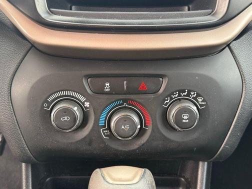 2017 Jeep Cherokee Sport