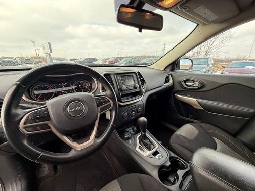 2017 Jeep Cherokee Sport