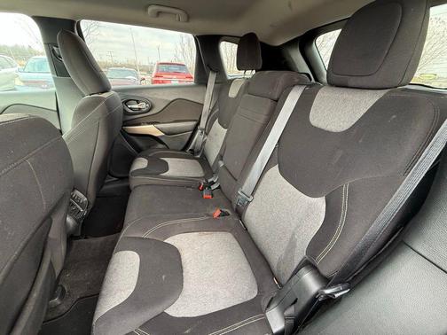 2017 Jeep Cherokee Sport