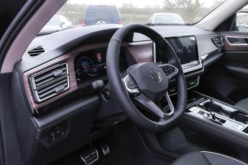 2025 Volkswagen Atlas 2.0T SEL Premium R-Line