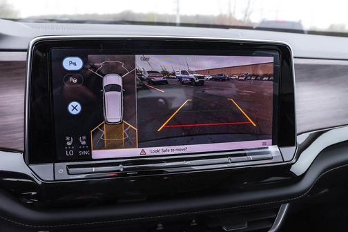 2025 Volkswagen Atlas 2.0T SEL Premium R-Line
