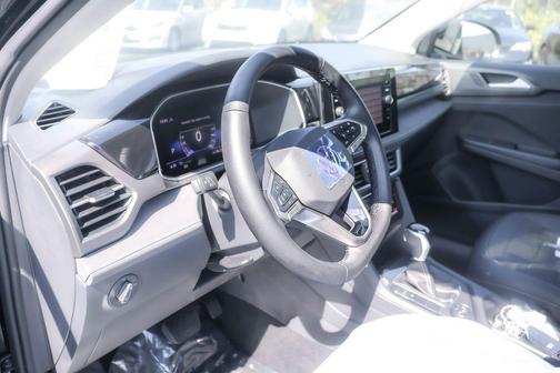 2025 Volkswagen Taos 1.5T SE Black