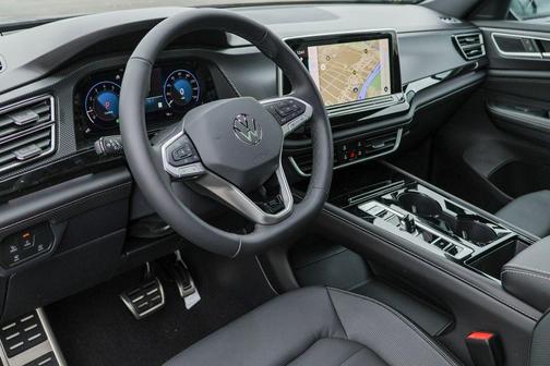 2026 Volkswagen Atlas Cross Sport 2.0T SEL R-Line Black