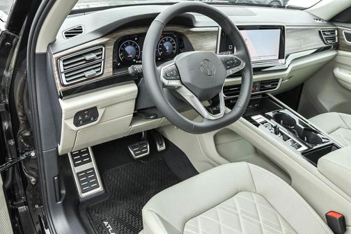 2025 Volkswagen Atlas 2.0T SEL Premium R-Line
