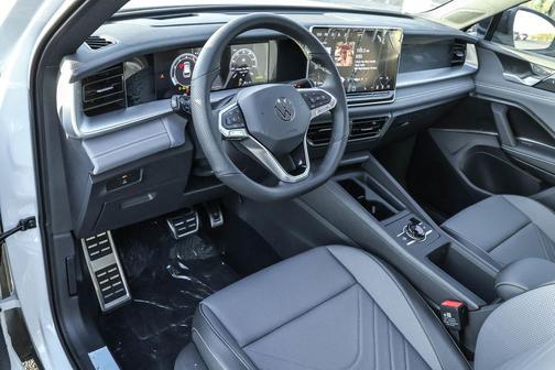 2025 Volkswagen Tiguan 2.0T SE R-Line Black