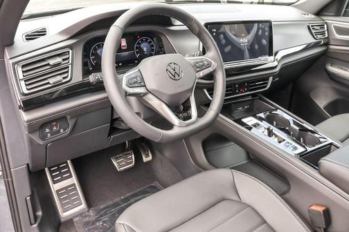 2025 Volkswagen Atlas Cross Sport 2.0T SEL R-Line Black