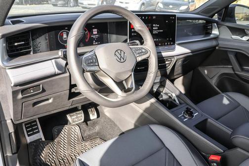 2025 Volkswagen Tiguan 2.0T SE R-Line Black