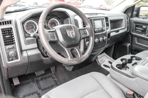 Brilliant Black Crystal Pearlcoat 2017 RAM 1500 Express