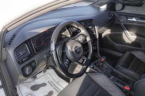 2019 Volkswagen Golf R 2.0T w/DCC & Navigation