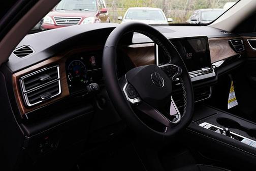 2025 Volkswagen Atlas 2.0T SE