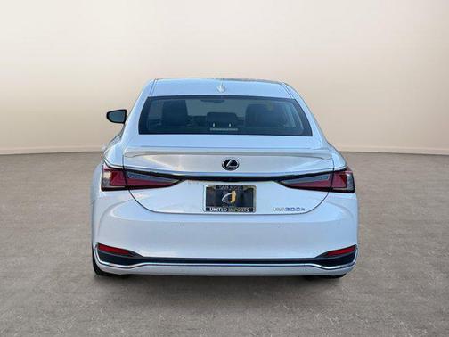 2020 Lexus ES 300h Base