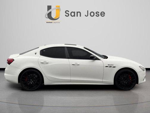 2022 Maserati Ghibli Modena