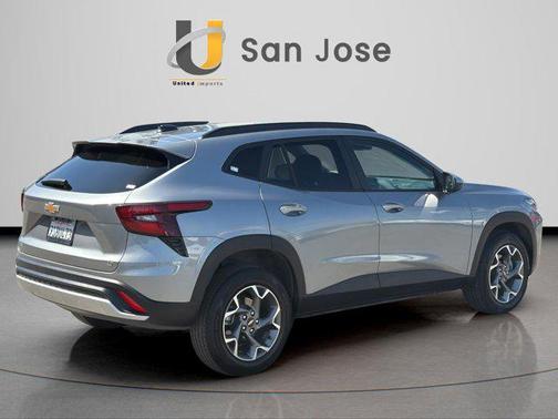 Sterling Gray Metallic 2025 Chevrolet Trax LT