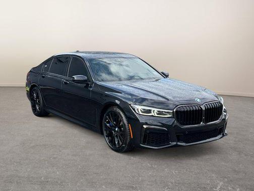 2022 BMW 740 i