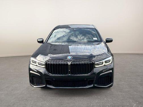 2022 BMW 740 i