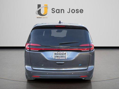 2023 Chrysler Pacifica Hybrid Touring L