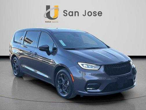 2023 Chrysler Pacifica Hybrid Touring L