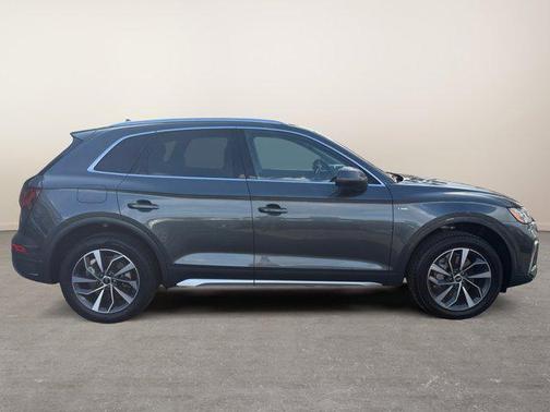 2022 Audi Q5 45 S line Premium Plus