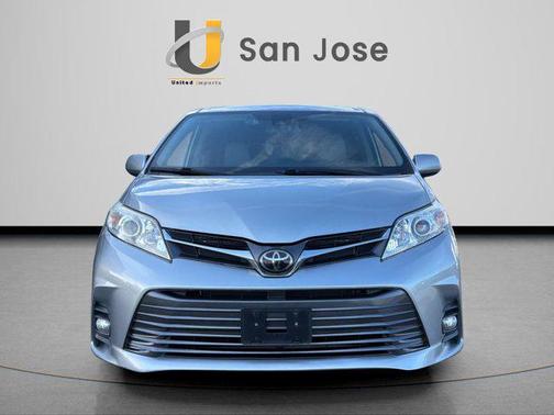 2020 Toyota Sienna XLE