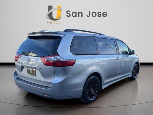 2020 Toyota Sienna XLE