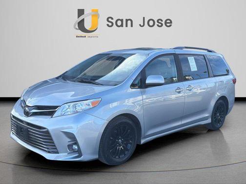 2020 Toyota Sienna XLE