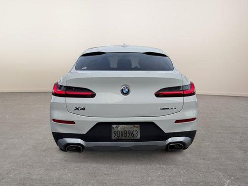 2023 BMW X4 xDrive30i