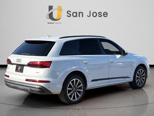 Glacier White Metallic 2023 Audi Q7 45 Premium Plus