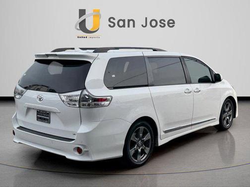 2019 Toyota Sienna SE Premium