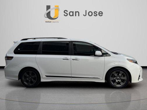 2019 Toyota Sienna SE Premium