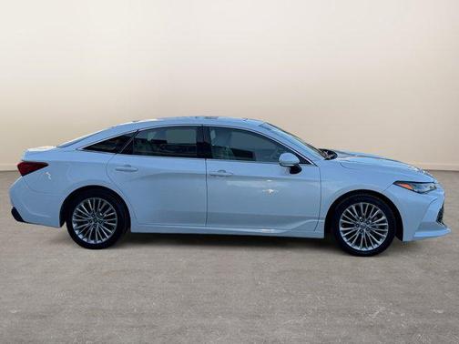2022 Toyota Avalon Hybrid Limited