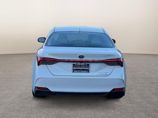2022 Toyota Avalon Hybrid Limited