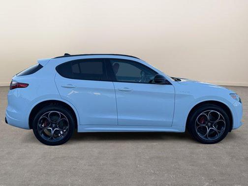2023 Alfa Romeo Stelvio Veloce AWD