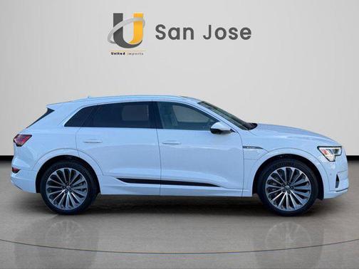 2019 Audi e-tron Premium Plus