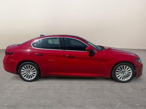 2021 Alfa Romeo Giulia Base