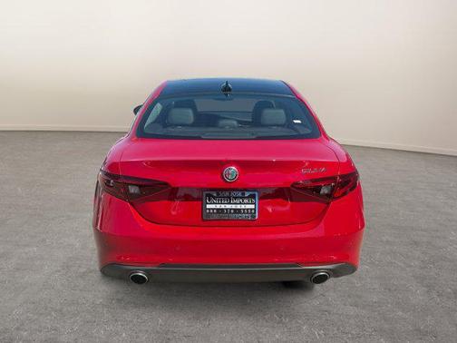 2021 Alfa Romeo Giulia Base