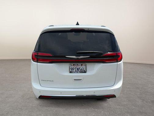 2025 Chrysler Pacifica L