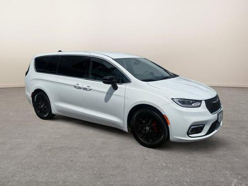 2025 Chrysler Pacifica L