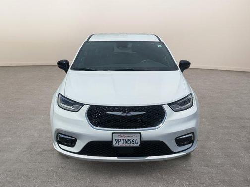 2025 Chrysler Pacifica L
