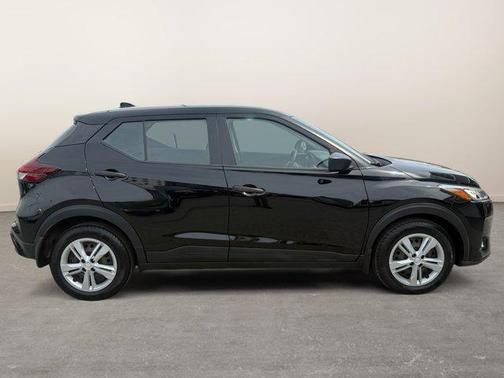 2022 Nissan Kicks S