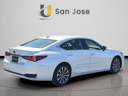 Eminent White Pearl 2022 Lexus ES 300h Base